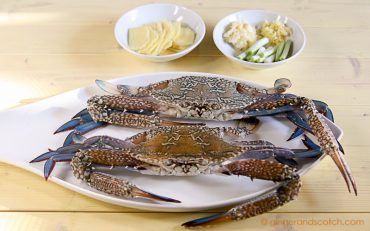 Crabs Stir-Fried with Ginger and Scallion