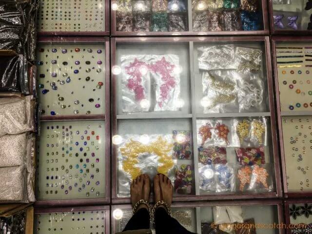 Button Display at Ajwaa Al Madeena